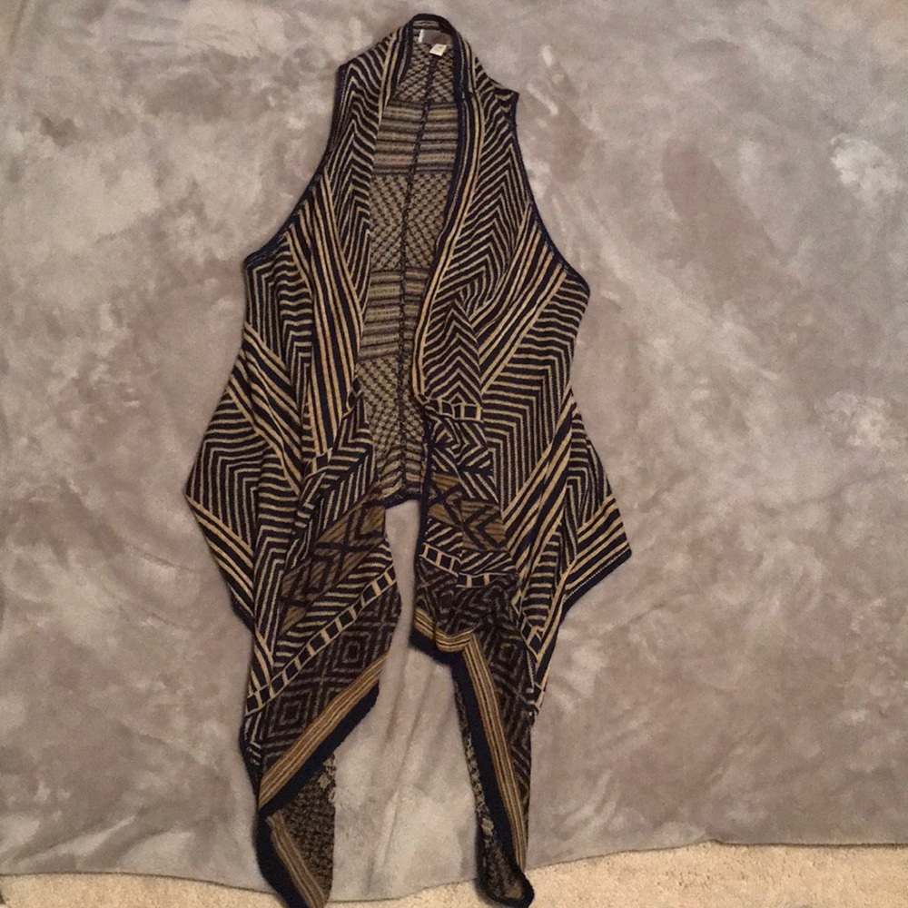Francesca’s Sweater Vest Size Medium